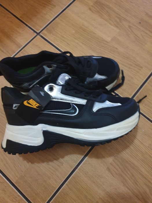 Pantofi adidasi role