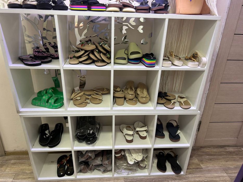 Продам Торговый стеллаж-витрина , 2 яруса, 8 секций, белый