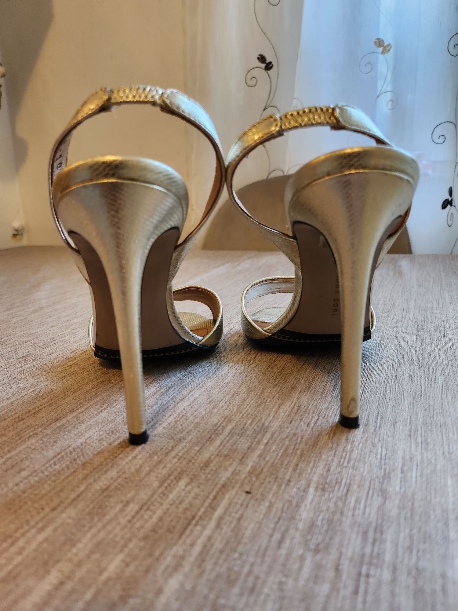 Sandale elegante Anna Cori aurii