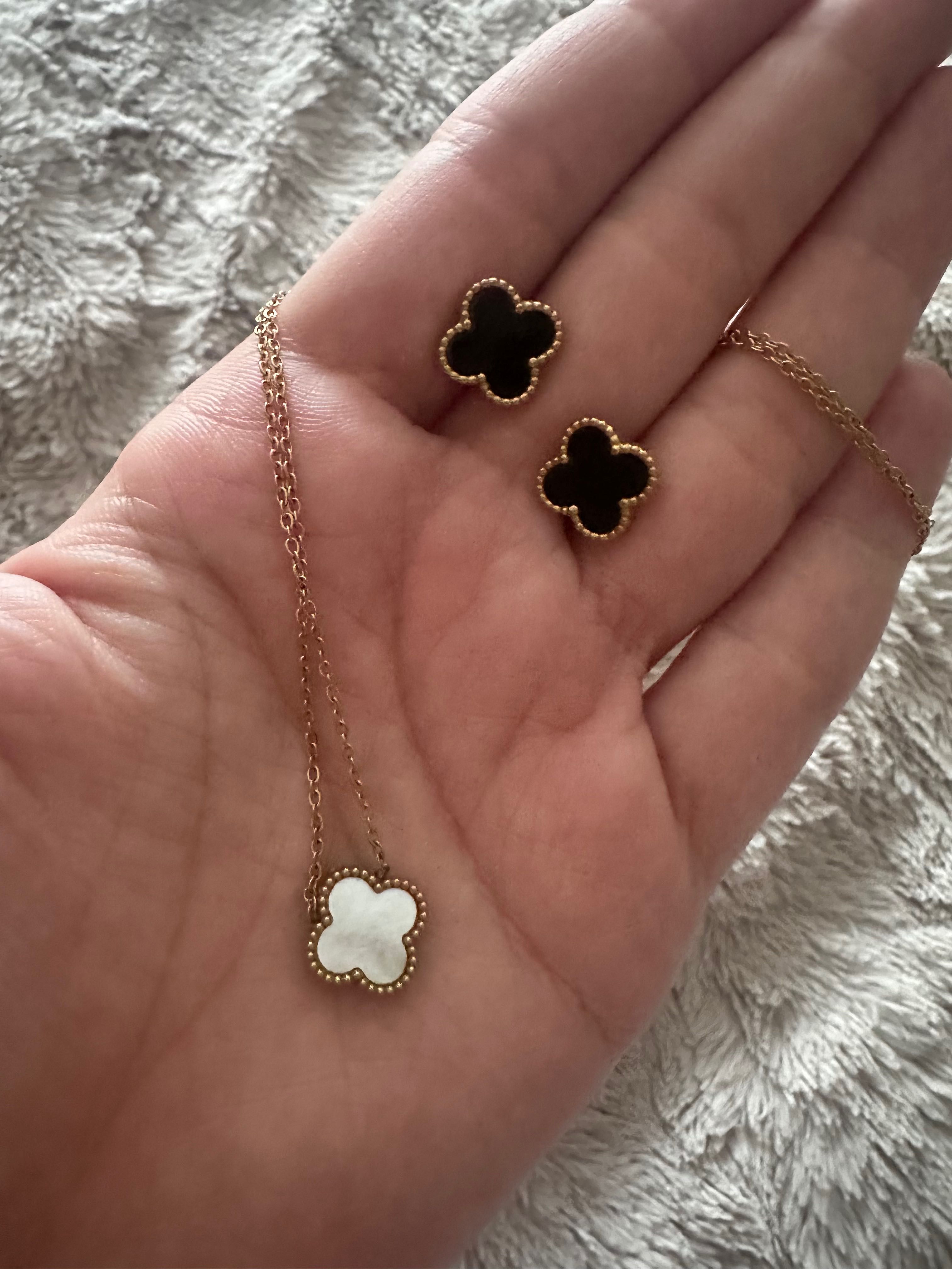Колие двулицево и обеци по модеш на Van Cleef