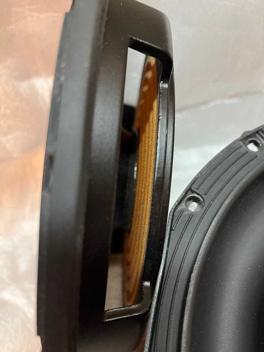 Vand difuzor subwoofer B&O inalta calitate impreuna cu 2 reflectoare