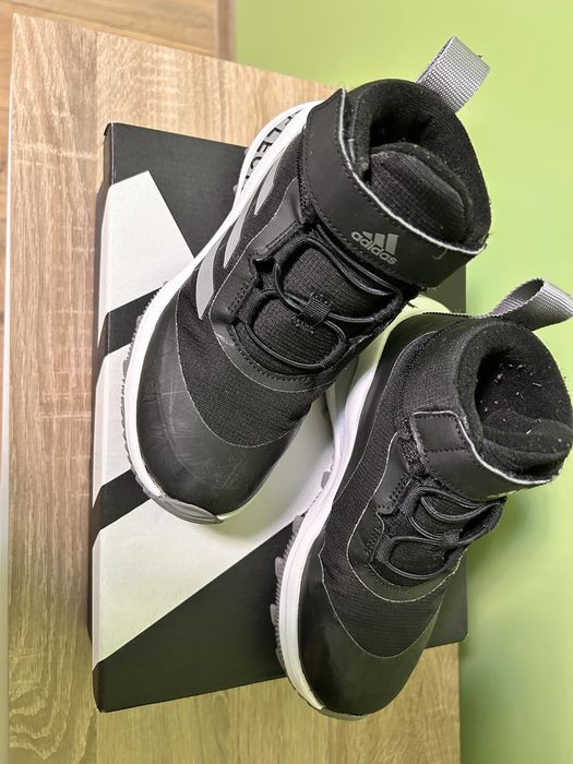 Зимни обувки Адидас момче