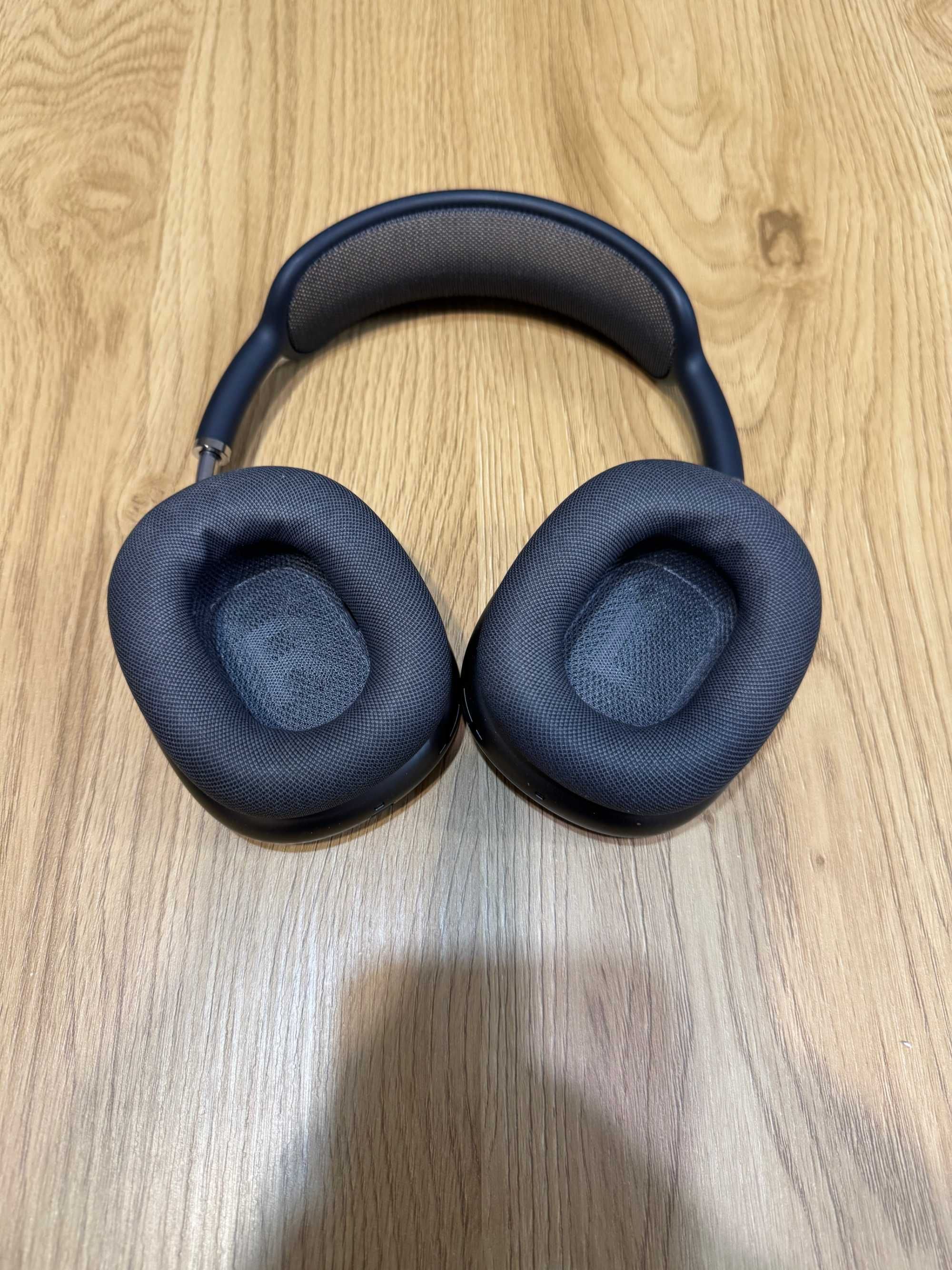 AirPods Max, Lightning port