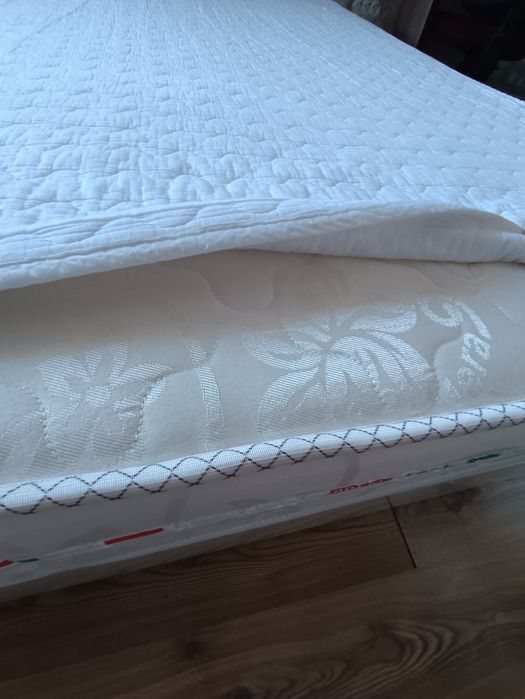 Pat dormitor și saltea ortopedica