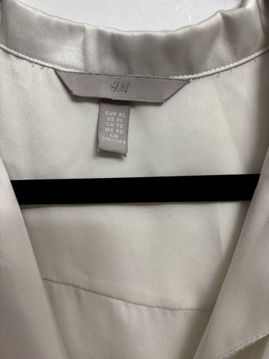 Различни видове дамски ризи.