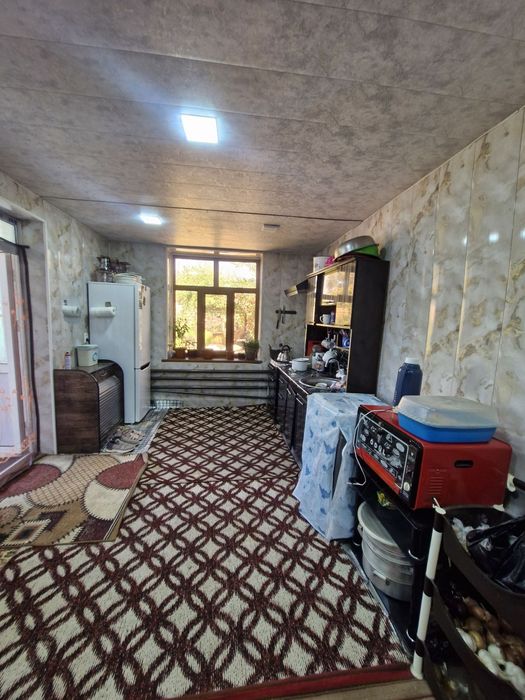 Оҳангарон шаҳар 
Қўрғон маҳалласида 
8 сотих 4 хоналик ховли сотилади