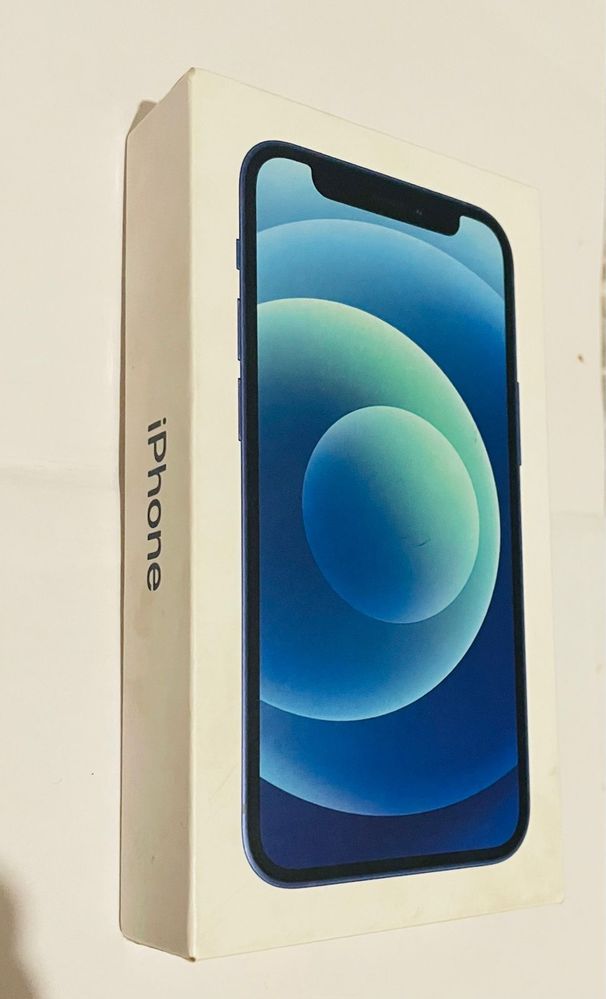 Продаю iPhone 12