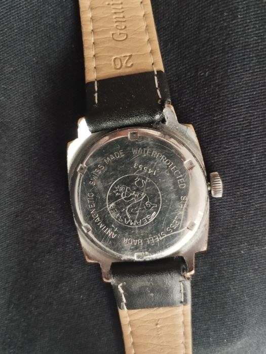 Vând ceas omega mecanic  vechi funcționează în stare perfecta