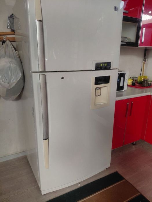 Холодильник LG сотилади 700 литрлик