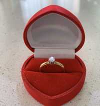 Златен пръстен с диамант