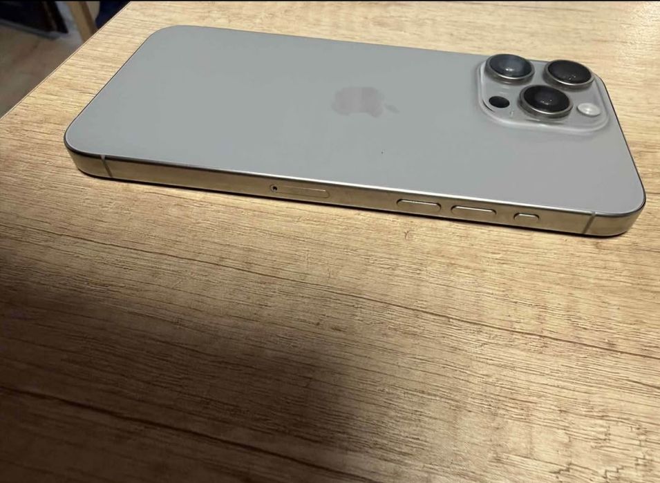 Vând iPhone 15 pro max