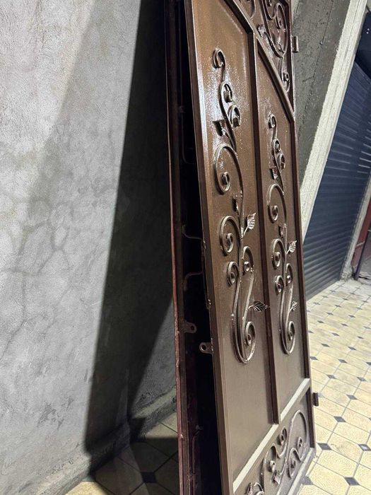 Ворота и дверь металлическая
