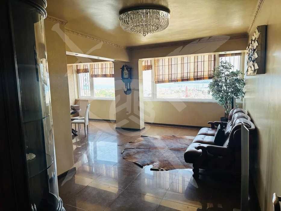 Продава се Четиристаен апартамент в Варна, Център - 100 кв.м за 2300 €/кв.м - Снимка #2