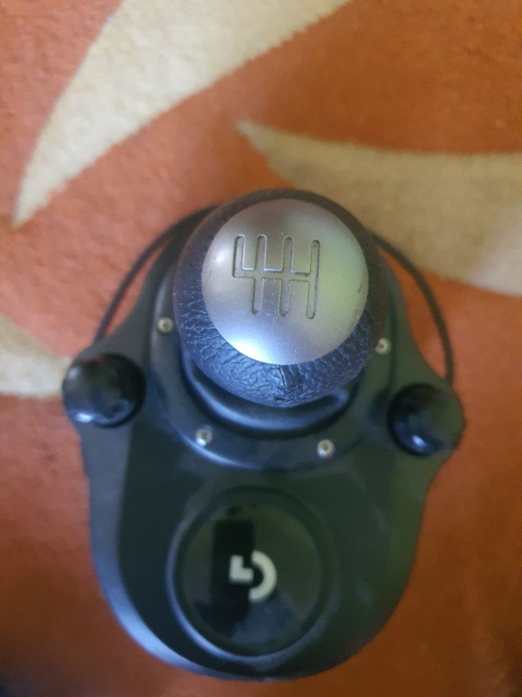 Vând volan Logitech G29 complet