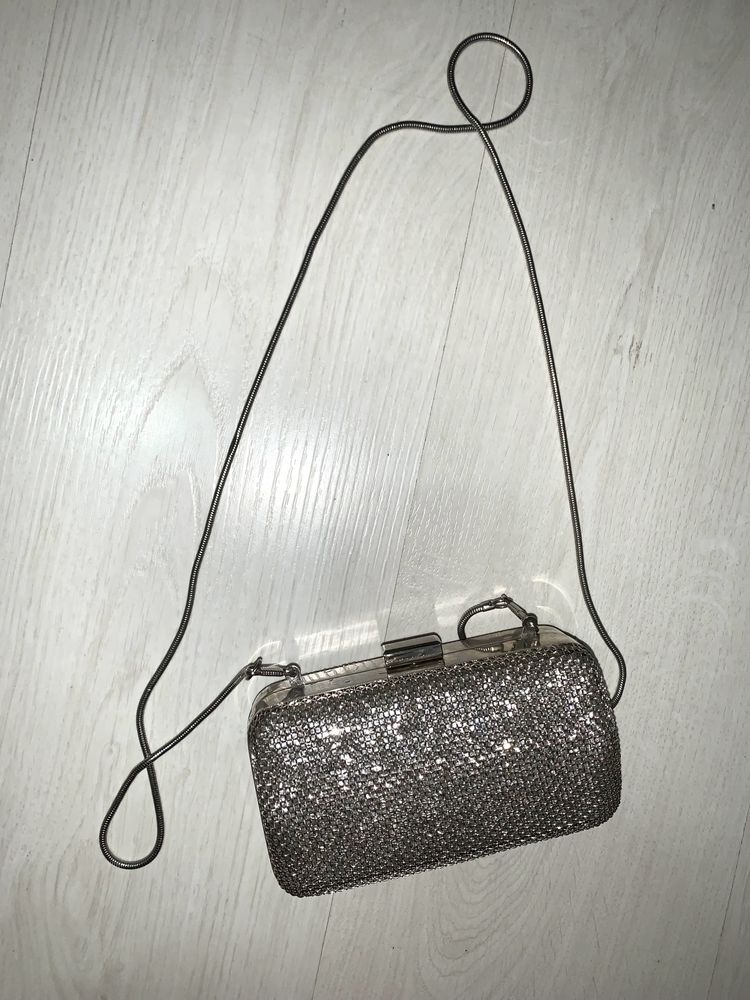 Малка сребърна чанта