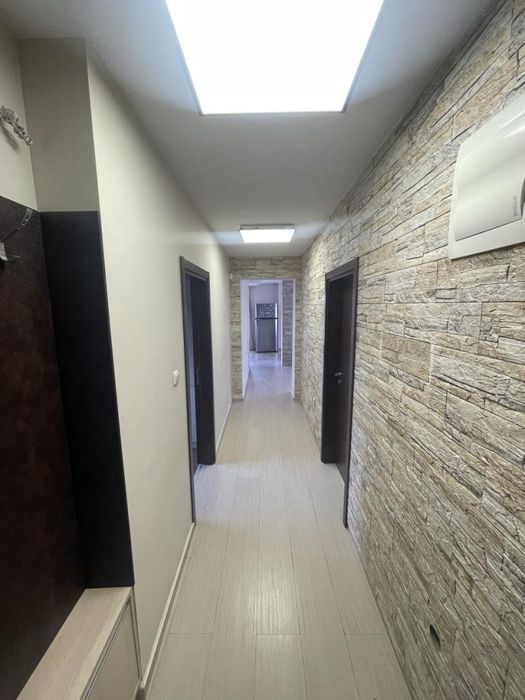 Тристаен апартамент в ж.к. Бояна.