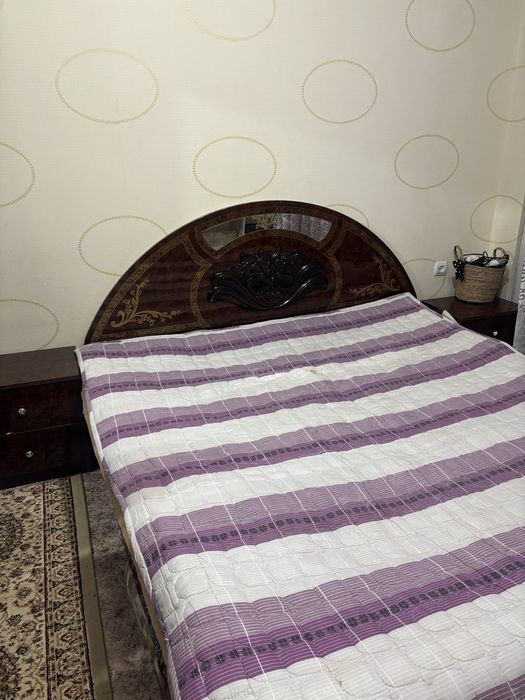 Двухместная кровать большая