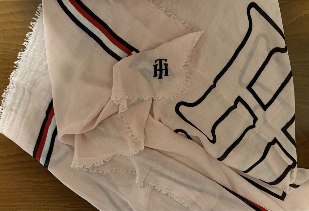 Vand Eșarfă Tommy Hilfiger