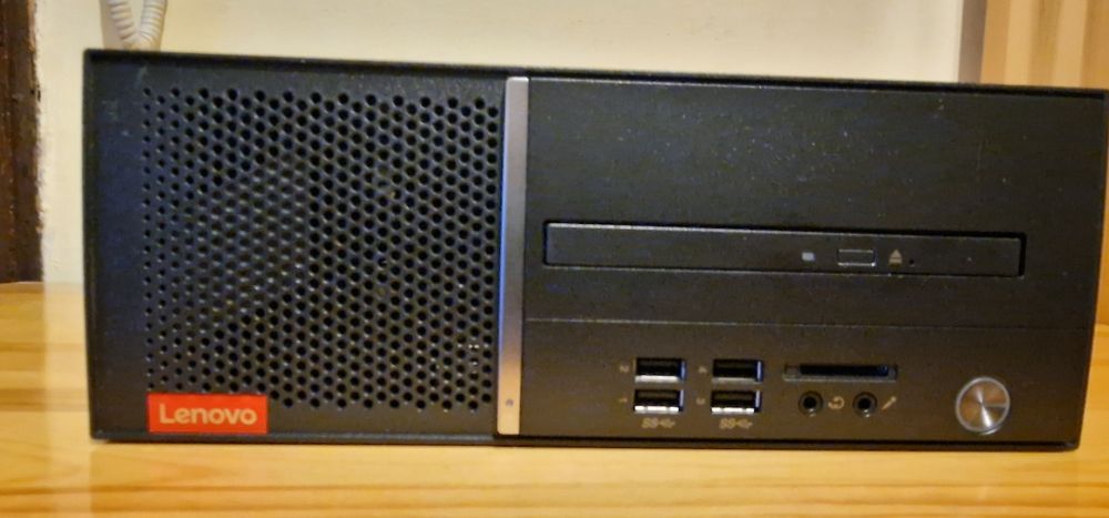 Продавам мултимедиен-игрови, десктоп компютър Lenovo