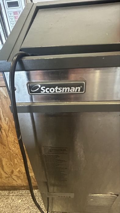 Професионален ледогенератор за натрошен лед Scotsman AF 200