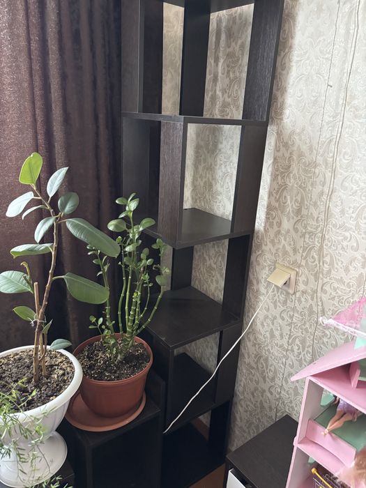 Стелаж коричневый деревяный