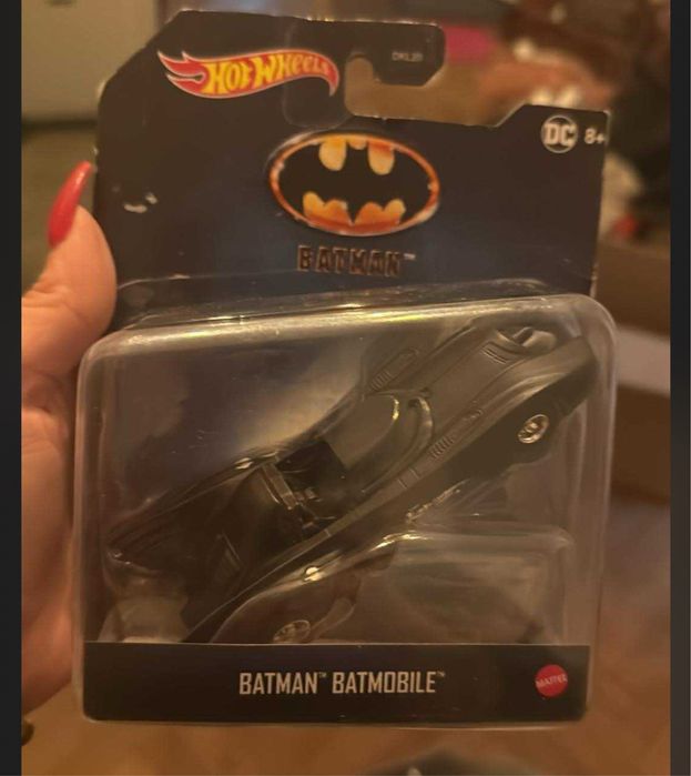 Masina hot wheels batmobil noua
