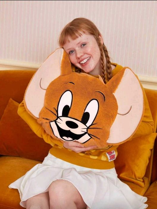 Плюшена Възглавница с анимационна мишка и лицето на Джери 1бр 47/40см.