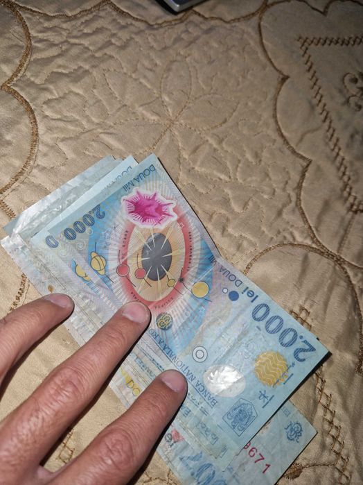 Vand bancnote cu eclipsa de 2000