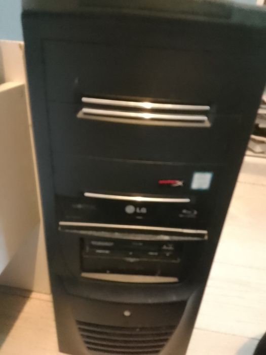 Calculator cu monitor,tastatura microfon camera ,