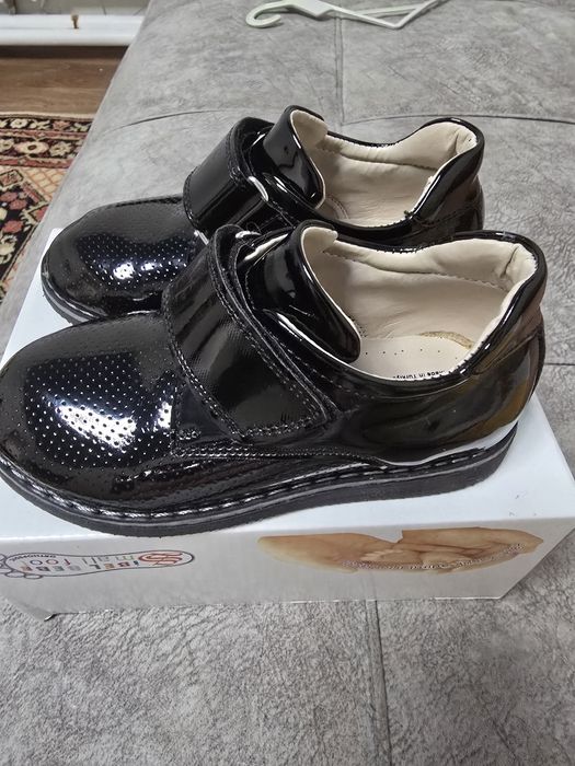 Детские туфли черные лакированные 24 размер