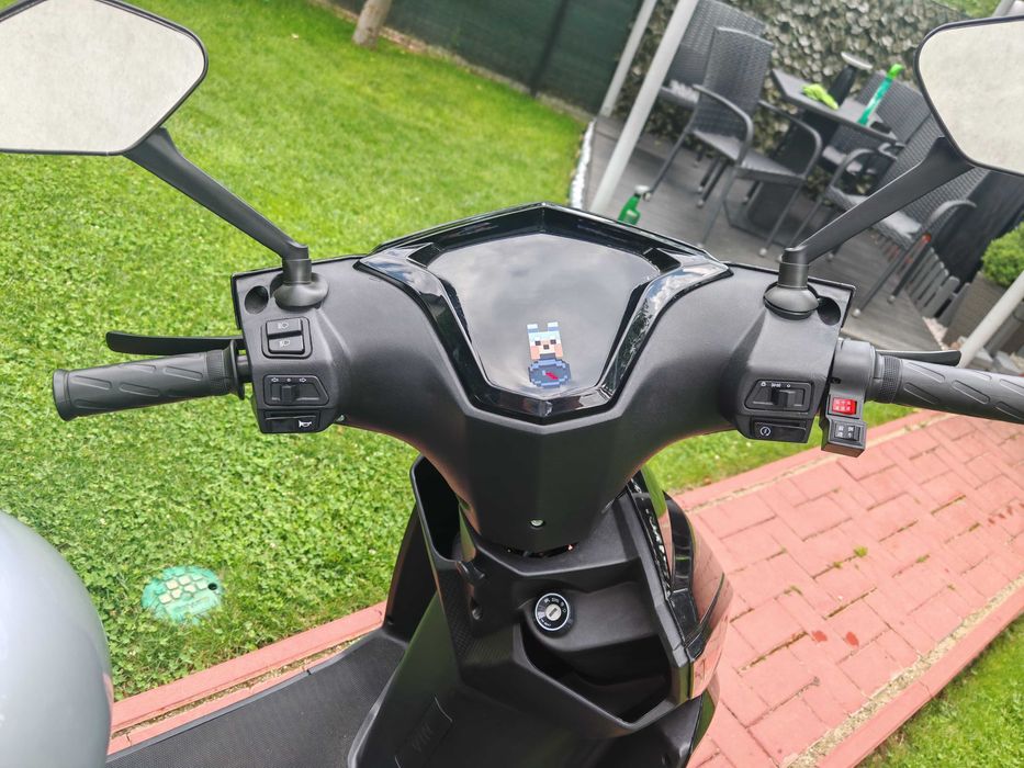 Scuter electric 25 km/h