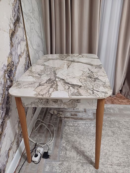 Продам стол в отличном сост