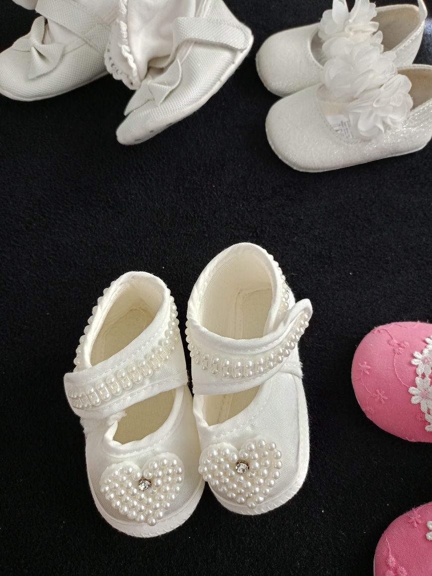 Децки обувки в бяло и розаво