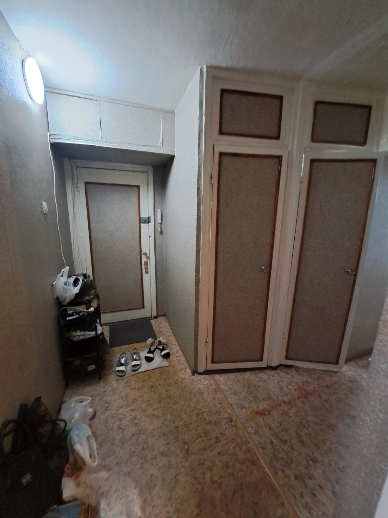 Продаём двухкомнатную квартиру на 2ом микрорайоне