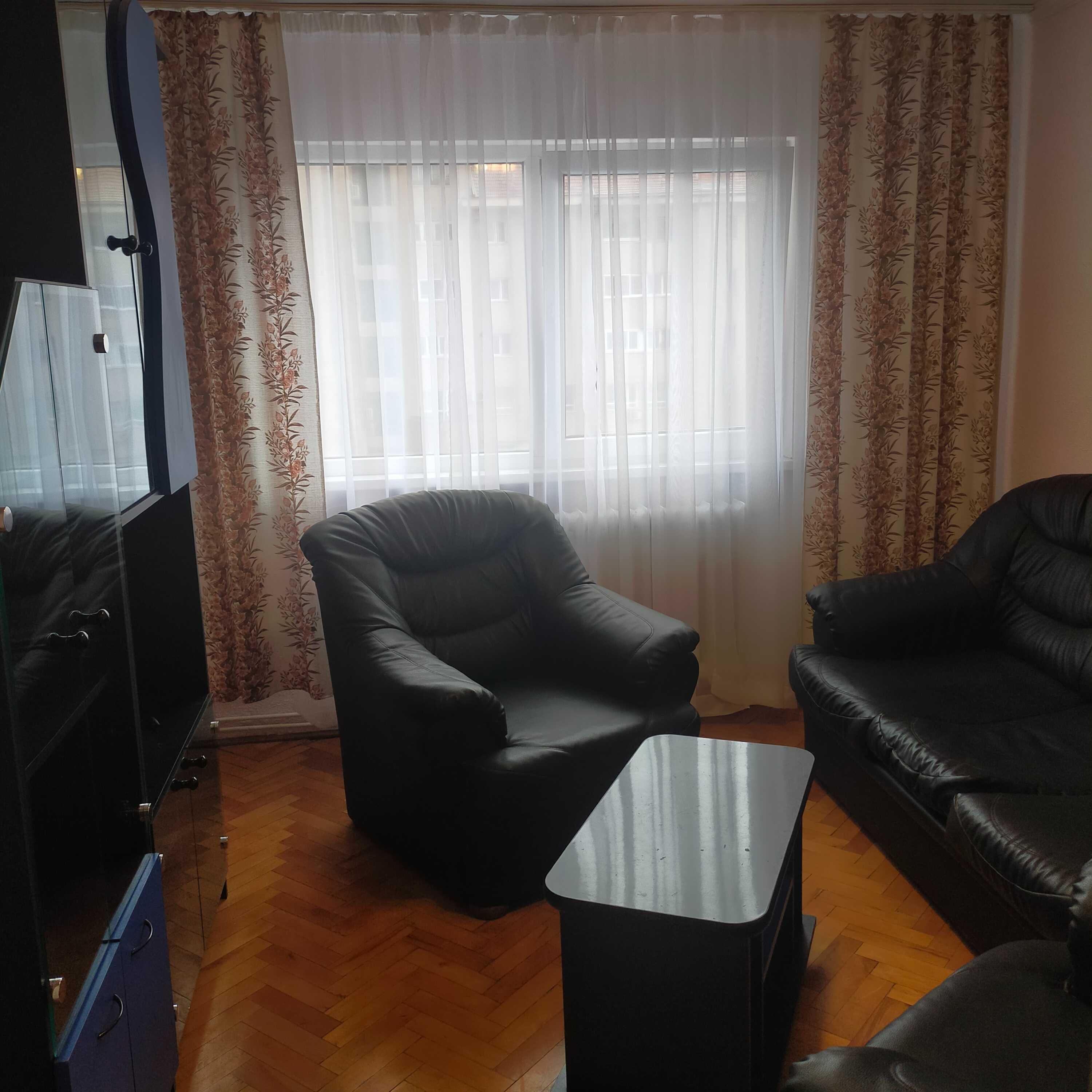 Apartament 3 camere de închiriat, zona Centru, Alba Iulia