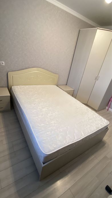 Продам кровать с матрасом