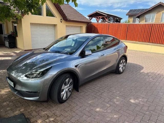 Tesla Model Y Primul proprietar - stare noua, cauciucuri de iarna noi!