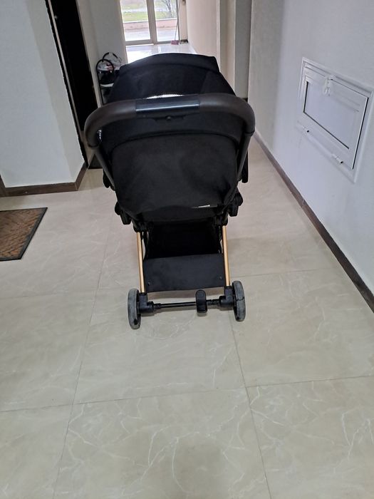 Детска количка – лека, сгъваема и удобна (като нова!)