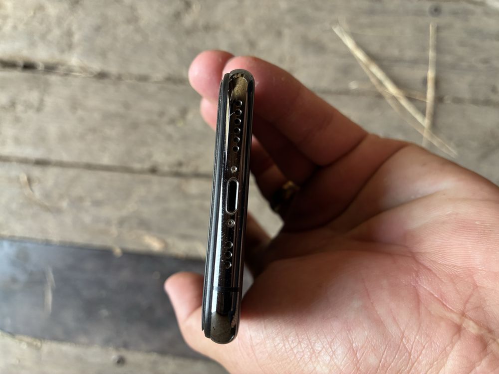 Iphone X продаю.