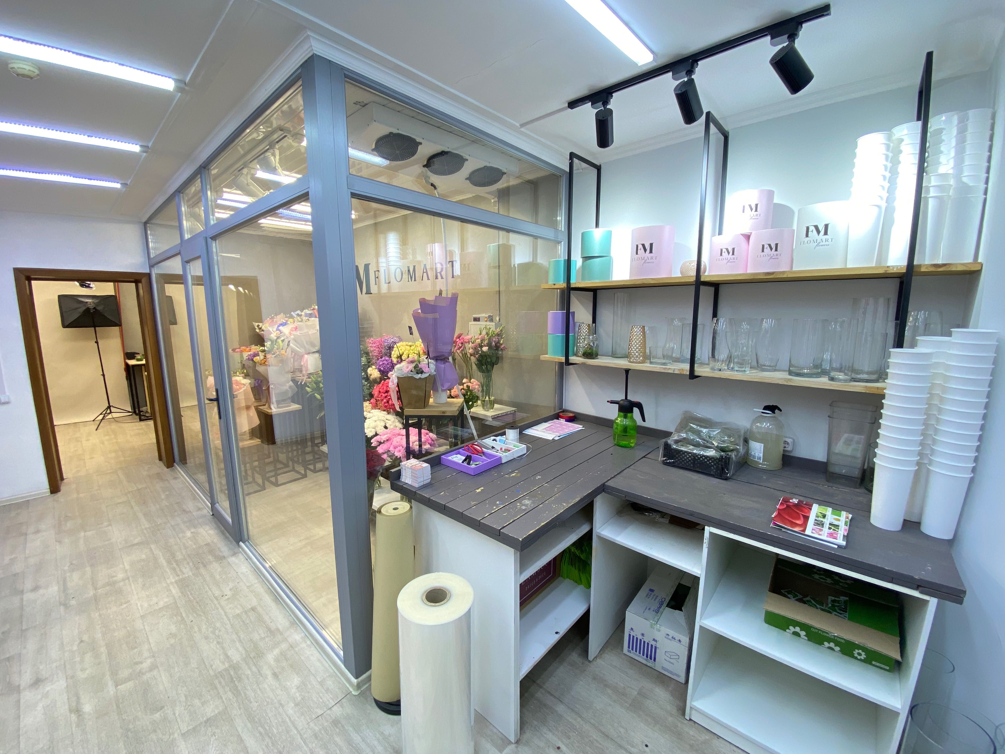 Продам цветочный магазин с оборудованием и мебелью