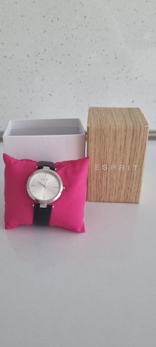 Esprit Овален часовник с кожена каишка