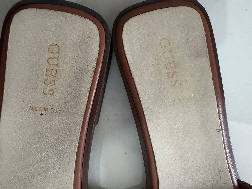 Сандали на Guess