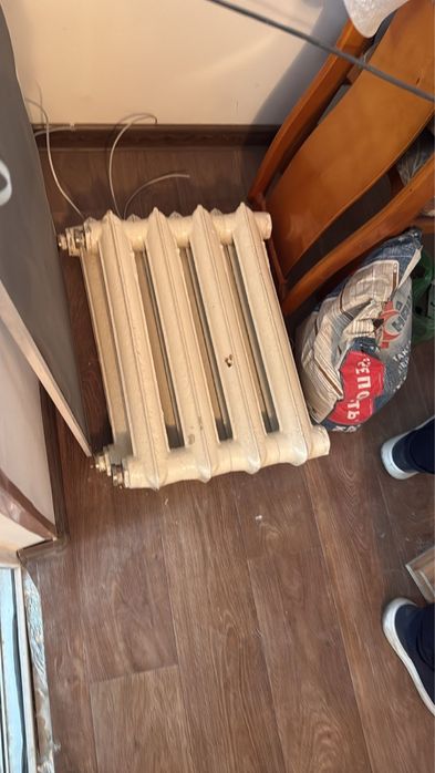 Чугунный радиатор срочно продам