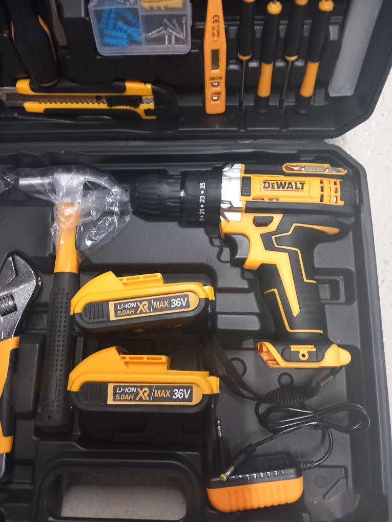 Autofiletanta Dewalt 36v și 5ah cu 2 acumulatori și 45 de accesorii