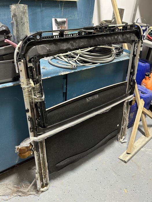 Продаетс люк на Toyota 4runner, Тойота 4 руннер, без стекло