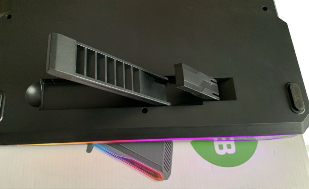 Pret fix. COOLERpad cu 2 turbine. pt laptop 15-17 inch. Lumini RGB