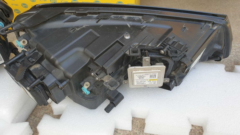 VW Touareg 7P(2012)Faruri originale bi-xenon echipate