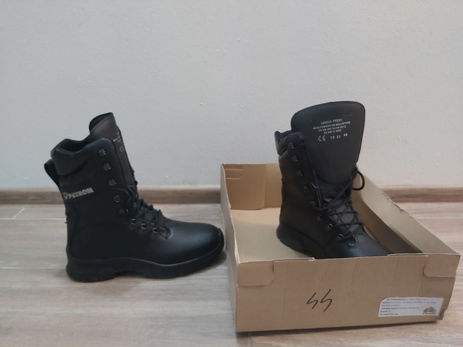 Vând bocanci de lucru