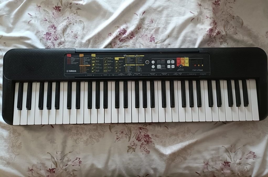 Vând pian electronic