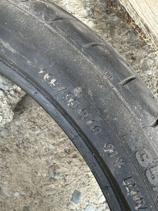 Гуми 235/35/19..